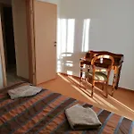 Beatrix Apartment *