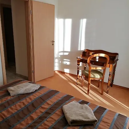 Beatrix Apartment *